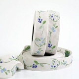 Купить недорого   Тесьма декоративная "Ягодные сердечки", ширина 20мм, Acufactum Ute Menze,  в интернет магазине Фэмили хоби